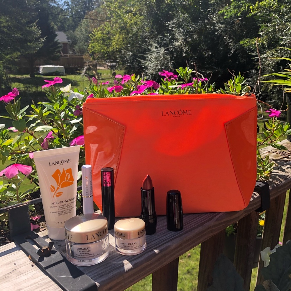 BNWT 7-piece Lancome beauty & makeup set w/bag